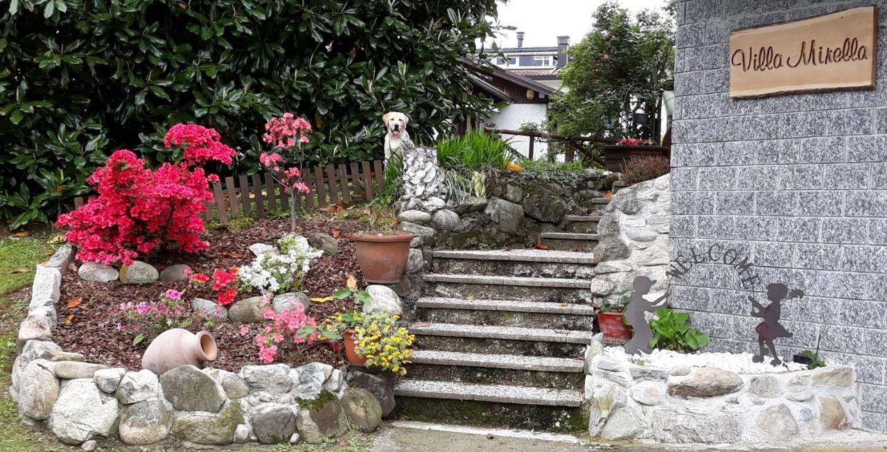 B&B Villa Mirella Casnate Con Bernate Dış mekan fotoğraf